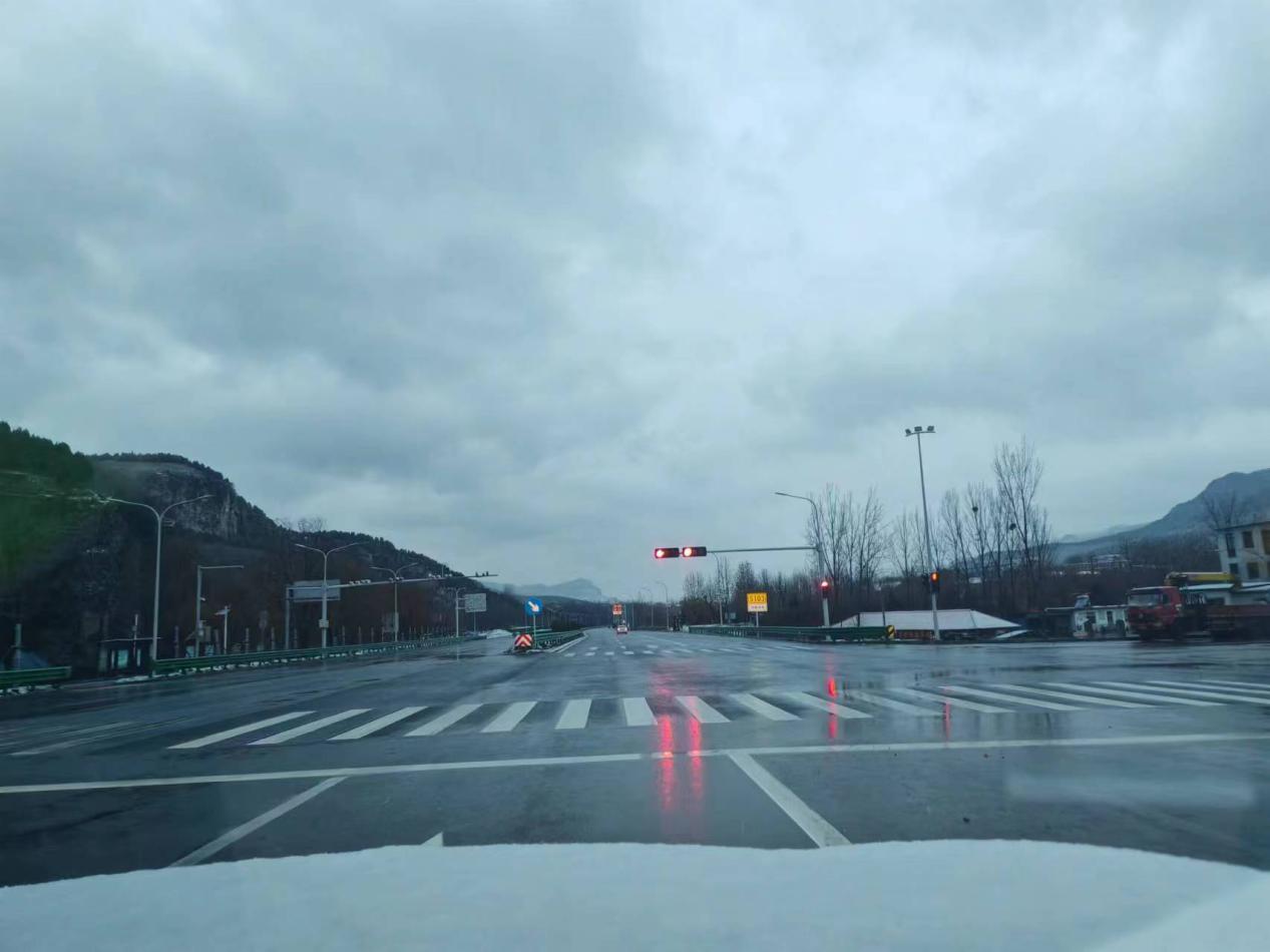 S103濟(jì)棗線市中紅符路口南至濟(jì)南泰安界段旅游公路項(xiàng)目信號(hào)燈、電警、監(jiān)控施工
